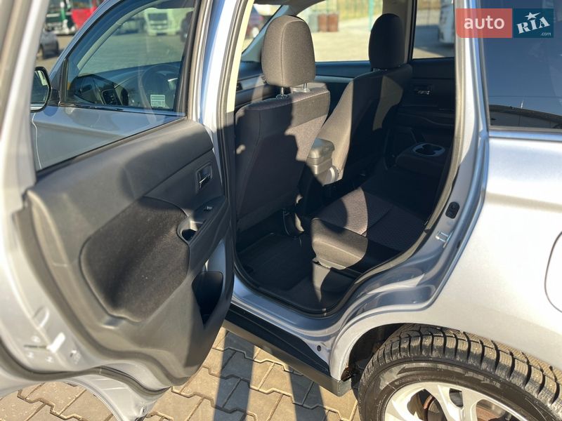 Внедорожник / Кроссовер Mitsubishi Outlander 2013 в Луцке