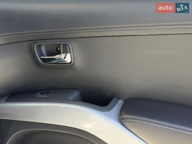 Внедорожник / Кроссовер Mitsubishi Outlander 2011 в Львове