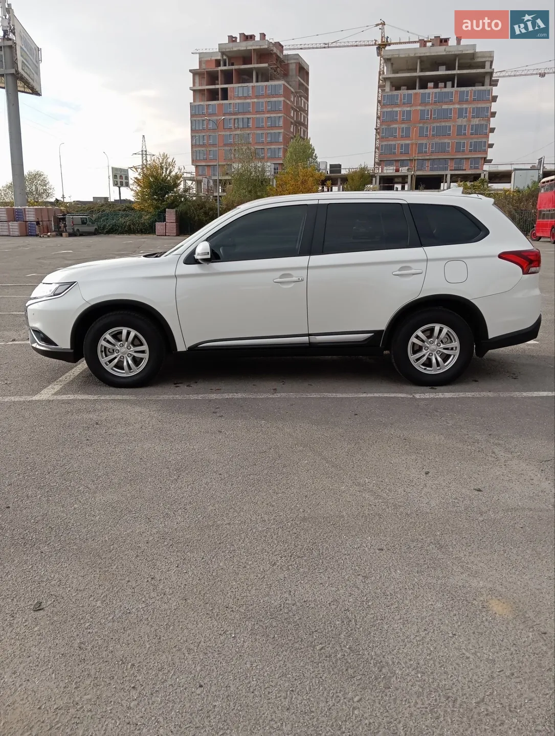 2021 Mitsubishi Outlander - мініатюра 3