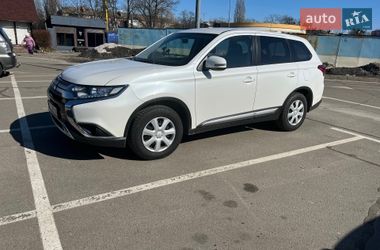 Внедорожник / Кроссовер Mitsubishi Outlander 2020 в Киеве
