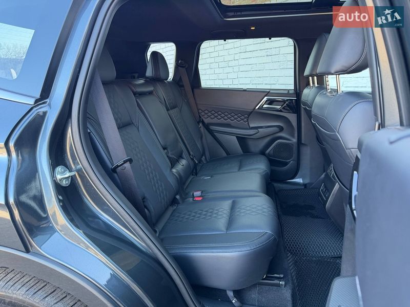 Внедорожник / Кроссовер Mitsubishi Outlander 2024 в Киеве