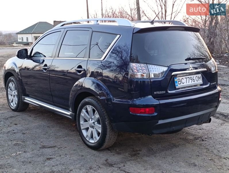 Внедорожник / Кроссовер Mitsubishi Outlander 2011 в Теофиполе