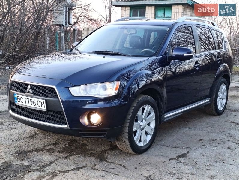 Внедорожник / Кроссовер Mitsubishi Outlander 2011 в Теофиполе