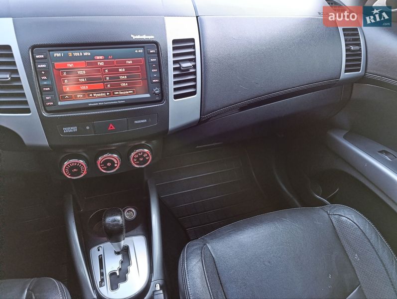 Внедорожник / Кроссовер Mitsubishi Outlander 2011 в Теофиполе