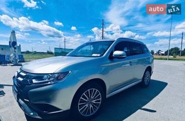 Позашляховик / Кросовер Mitsubishi Outlander 2022 в Львові