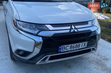 Позашляховик / Кросовер Mitsubishi Outlander 2020 в Львові