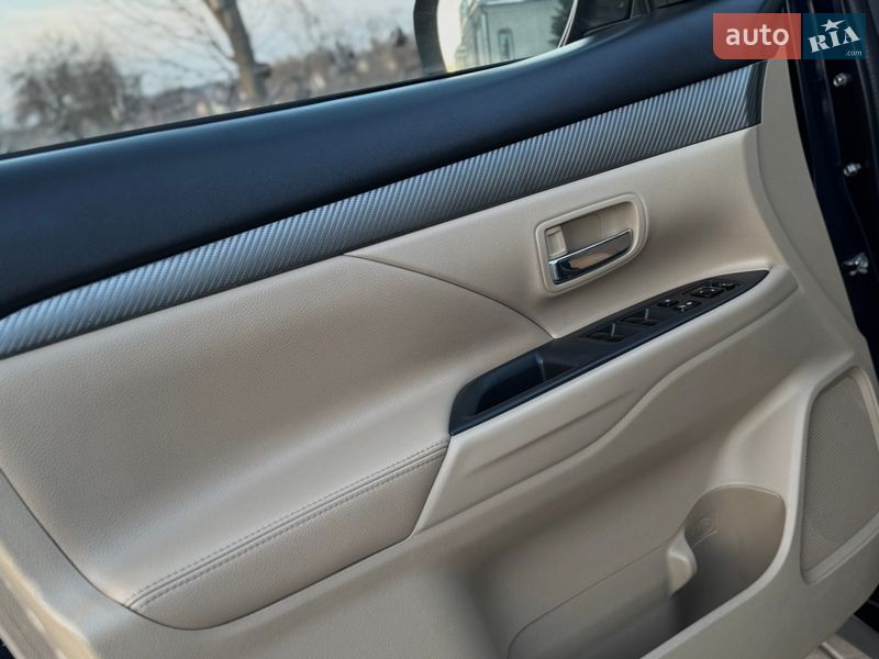 Позашляховик / Кросовер Mitsubishi Outlander 2013 в Дрогобичі