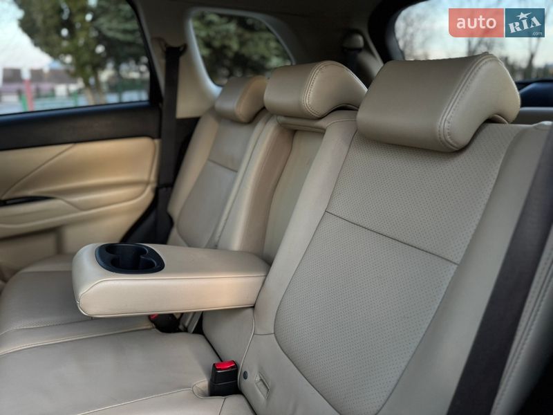 Позашляховик / Кросовер Mitsubishi Outlander 2013 в Дрогобичі