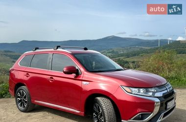 Позашляховик / Кросовер Mitsubishi Outlander 2018 в Мукачевому