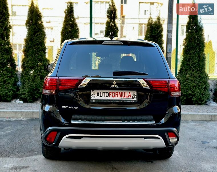 Внедорожник / Кроссовер Mitsubishi Outlander 2021 в Киеве