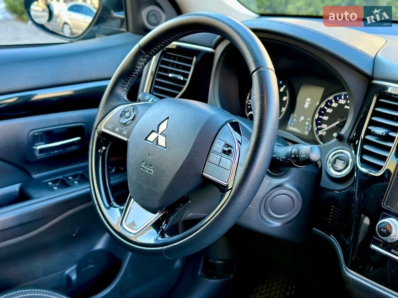 Внедорожник / Кроссовер Mitsubishi Outlander 2021 в Киеве