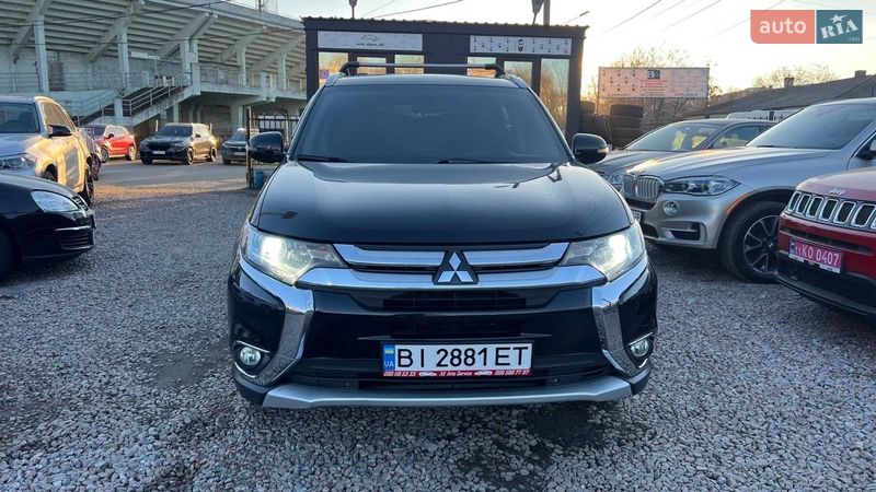 Внедорожник / Кроссовер Mitsubishi Outlander 2016 в Полтаве