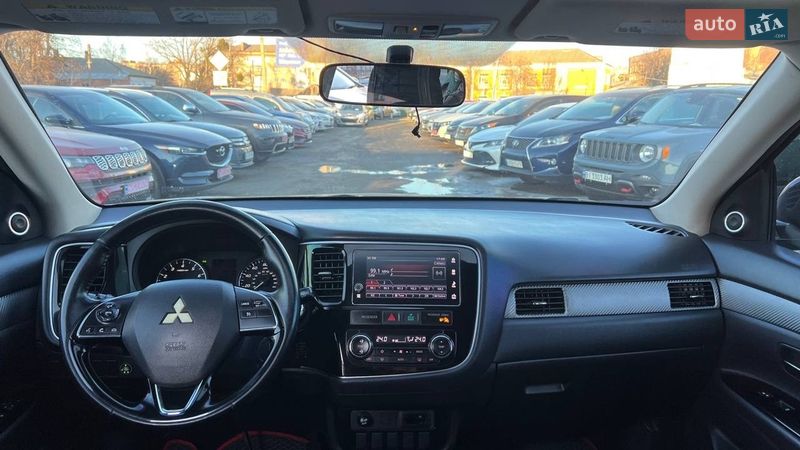 Внедорожник / Кроссовер Mitsubishi Outlander 2016 в Полтаве