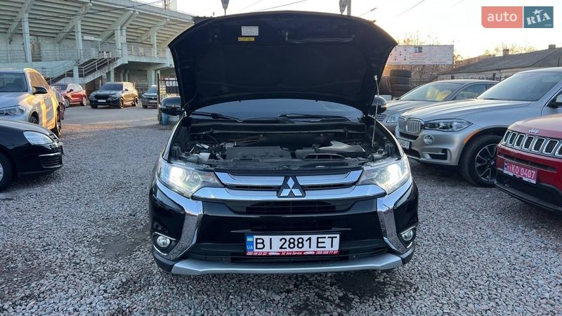 Внедорожник / Кроссовер Mitsubishi Outlander 2016 в Полтаве