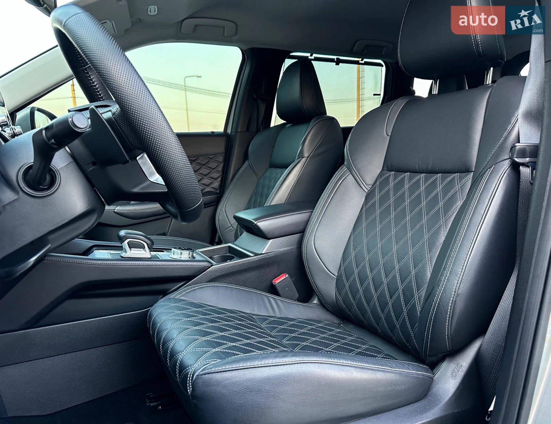 2022 Mitsubishi Outlander - мініатюра 16