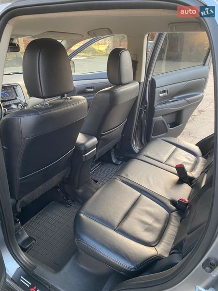 Позашляховик / Кросовер Mitsubishi Outlander 2012 в Ужгороді