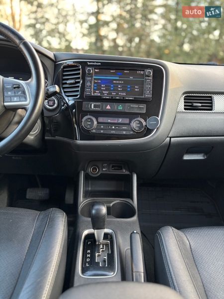 Позашляховик / Кросовер Mitsubishi Outlander 2012 в Ужгороді