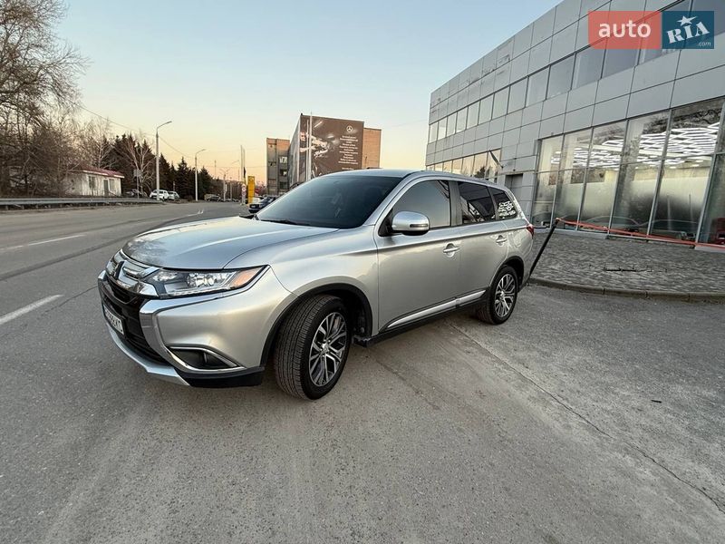 Внедорожник / Кроссовер Mitsubishi Outlander 2018 в Днепре