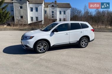 Внедорожник / Кроссовер Mitsubishi Outlander 2016 в Ровно