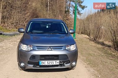 Позашляховик / Кросовер Mitsubishi Outlander 2015 в Сколе
