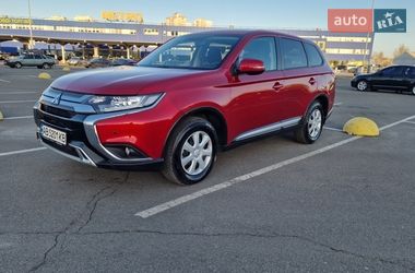 Позашляховик / Кросовер Mitsubishi Outlander 2022 в Києві