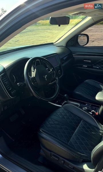 Внедорожник / Кроссовер Mitsubishi Outlander 2017 в Буче