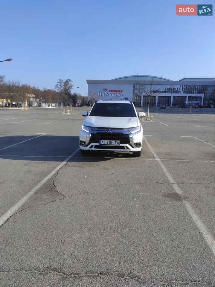 2021 Mitsubishi Outlander - мініатюра 16