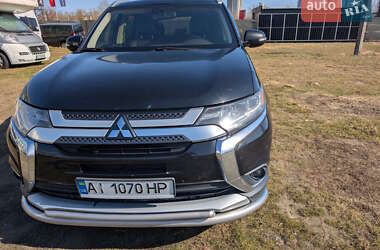 Внедорожник / Кроссовер Mitsubishi Outlander 2015 в Киеве