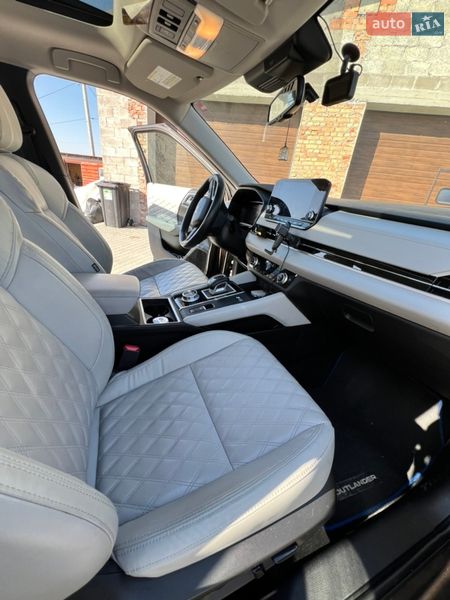 Позашляховик / Кросовер Mitsubishi Outlander 2023 в Львові