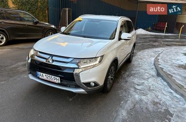 Позашляховик / Кросовер Mitsubishi Outlander 2016 в Києві