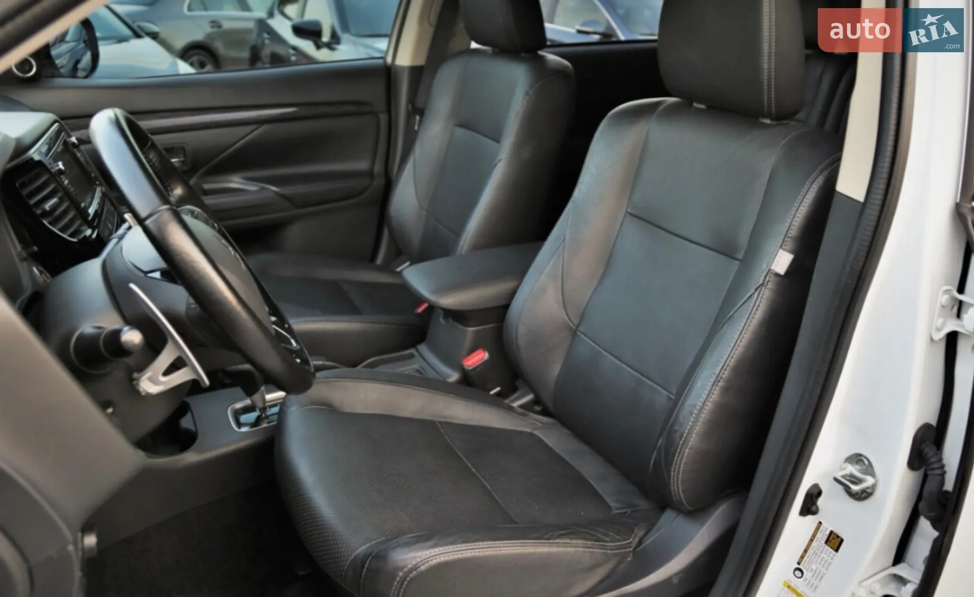 2016 Mitsubishi Outlander - мініатюра 10