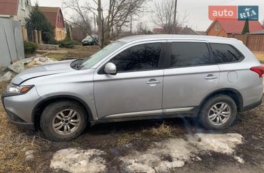 Внедорожник / Кроссовер Mitsubishi Outlander 2015 в Чугуеве