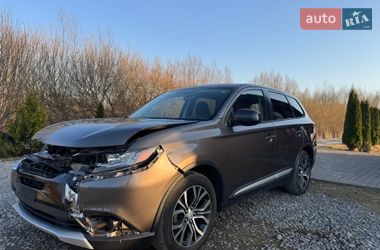 Позашляховик / Кросовер Mitsubishi Outlander 2016 в Яворові