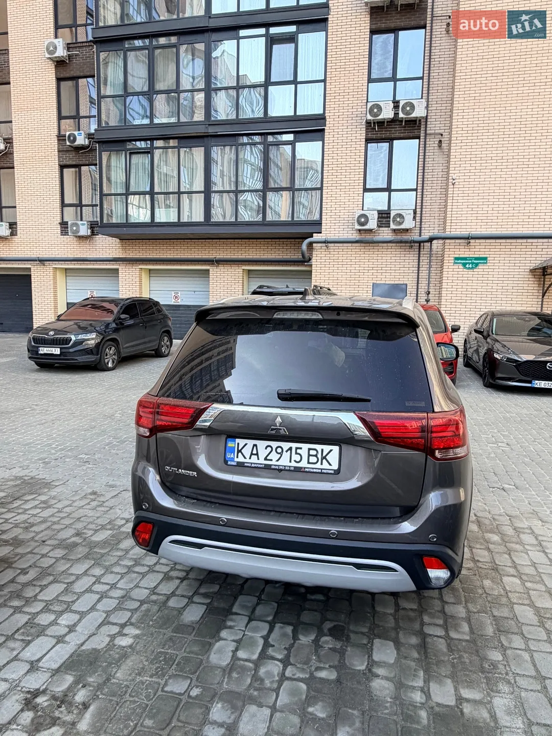 2020 Mitsubishi Outlander - фото 1