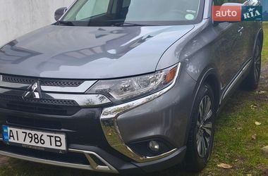 Позашляховик / Кросовер Mitsubishi Outlander 2018 в Києві