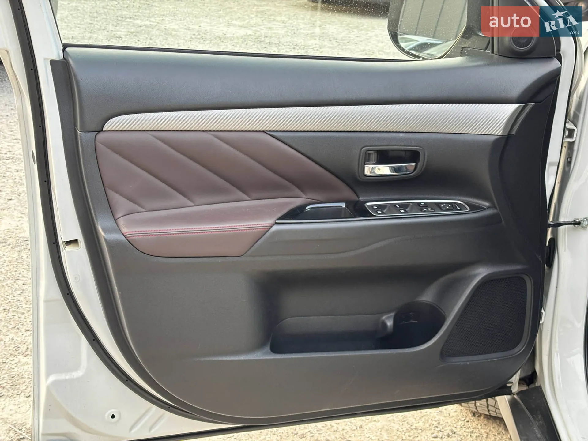 2016 Mitsubishi Outlander - мініатюра 15