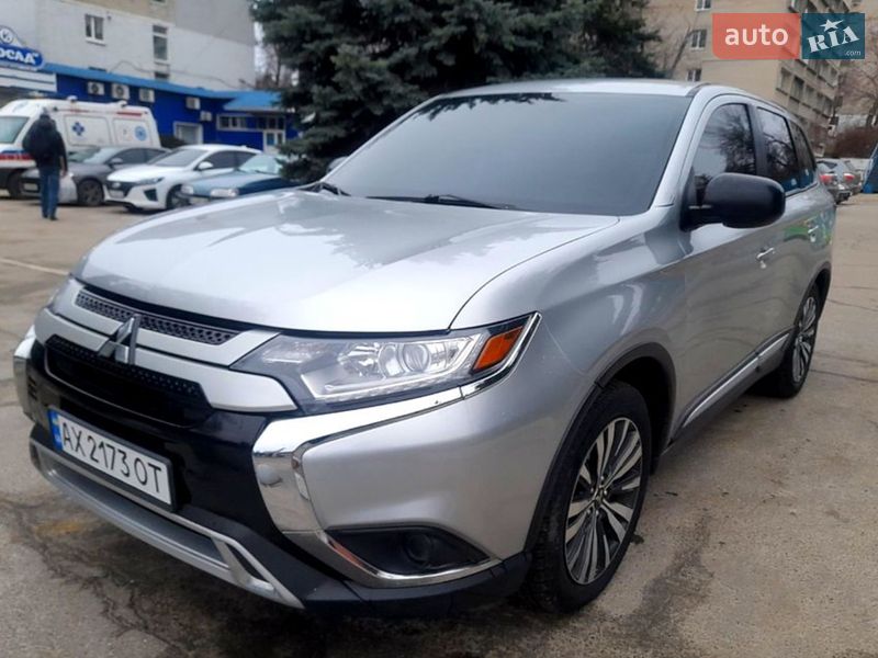Внедорожник / Кроссовер Mitsubishi Outlander 2019 в Полтаве
