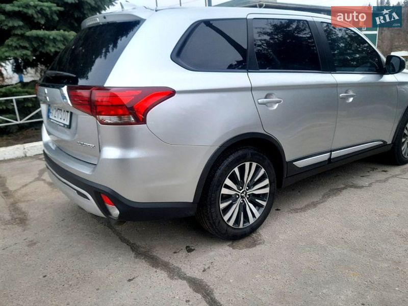 Внедорожник / Кроссовер Mitsubishi Outlander 2019 в Полтаве