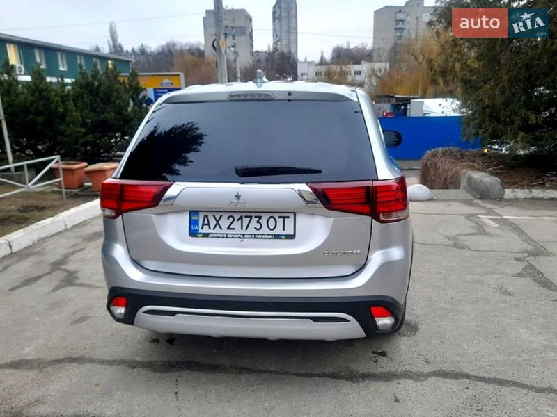 Внедорожник / Кроссовер Mitsubishi Outlander 2019 в Полтаве