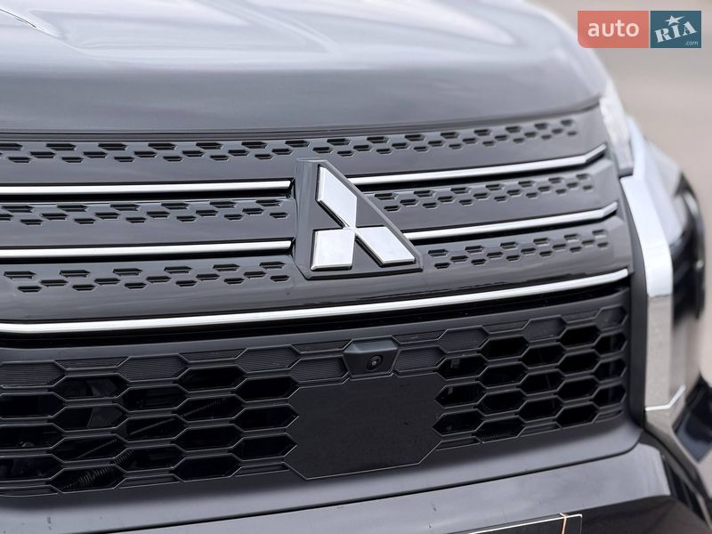 Внедорожник / Кроссовер Mitsubishi Outlander 2024 в Кривом Роге