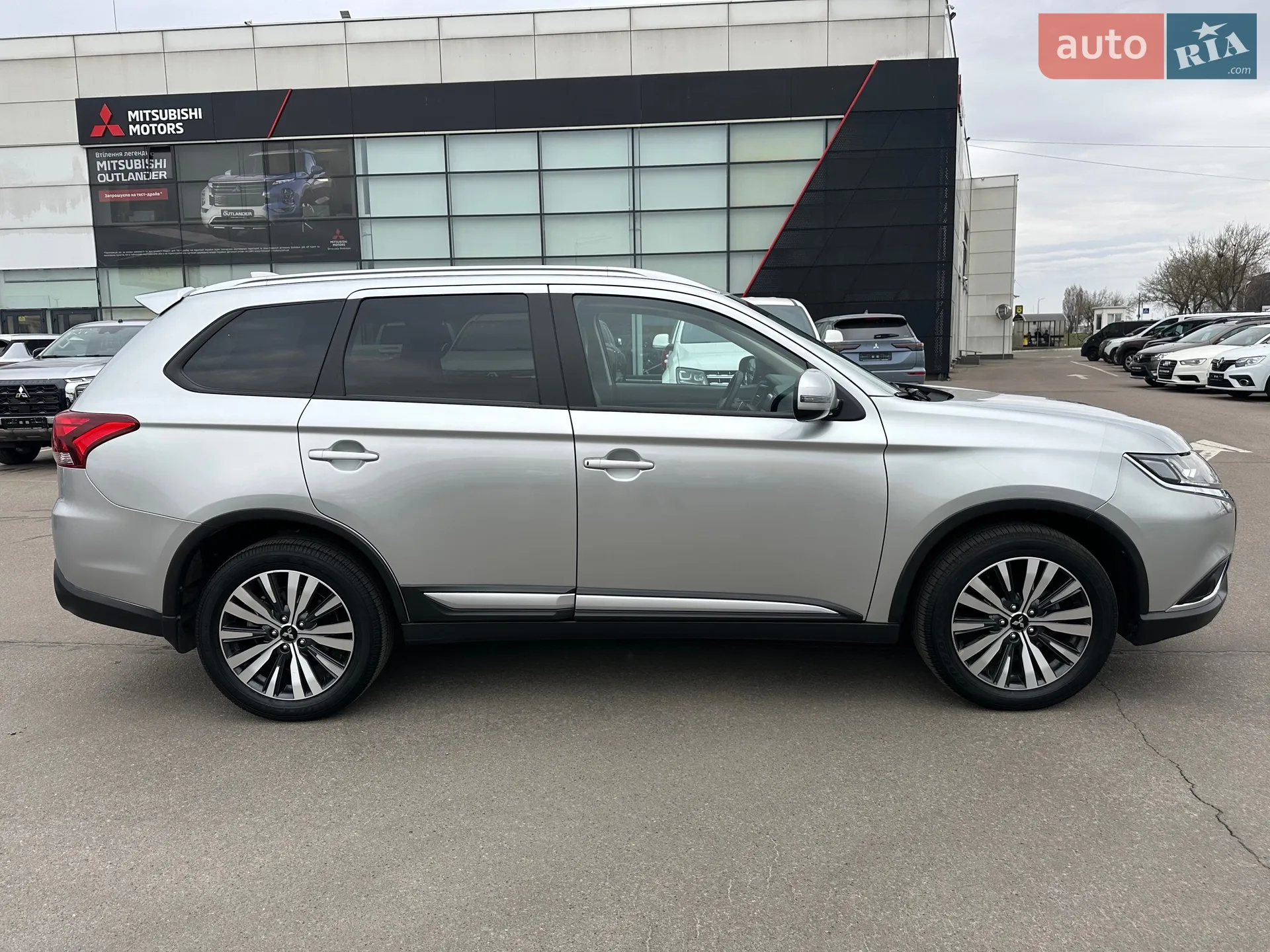 2022 Mitsubishi Outlander - мініатюра 9