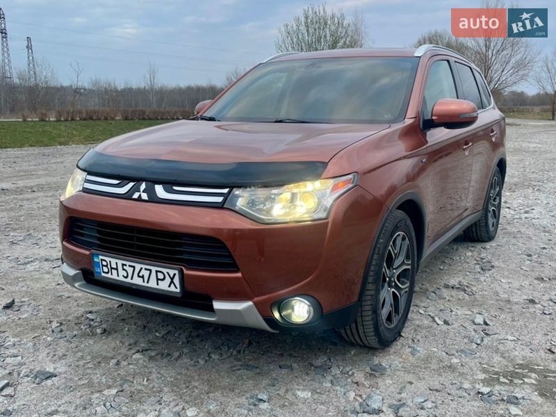 Внедорожник / Кроссовер Mitsubishi Outlander 2014 в Буче