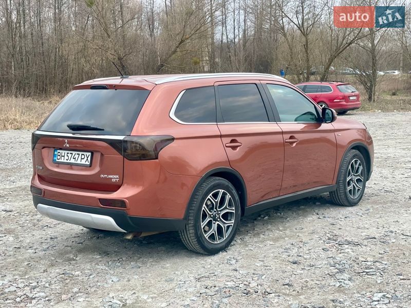 Внедорожник / Кроссовер Mitsubishi Outlander 2014 в Буче