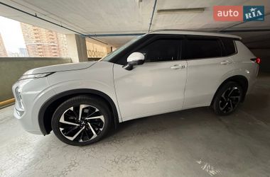 Внедорожник / Кроссовер Mitsubishi Outlander 2023 в Киеве