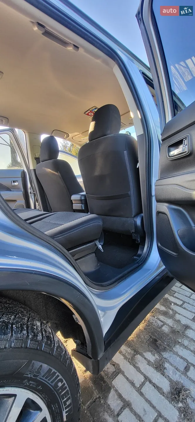 2016 Mitsubishi Outlander - мініатюра 32