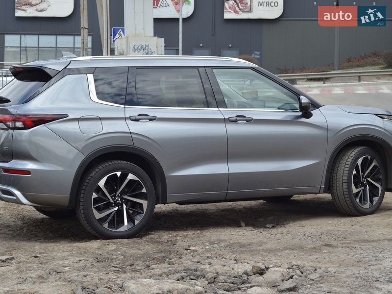 Внедорожник / Кроссовер Mitsubishi Outlander 2023 в Киеве