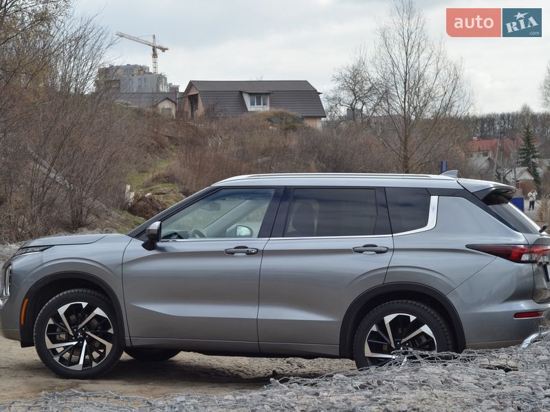 Внедорожник / Кроссовер Mitsubishi Outlander 2023 в Киеве
