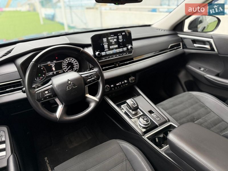 Внедорожник / Кроссовер Mitsubishi Outlander 2022 в Одессе