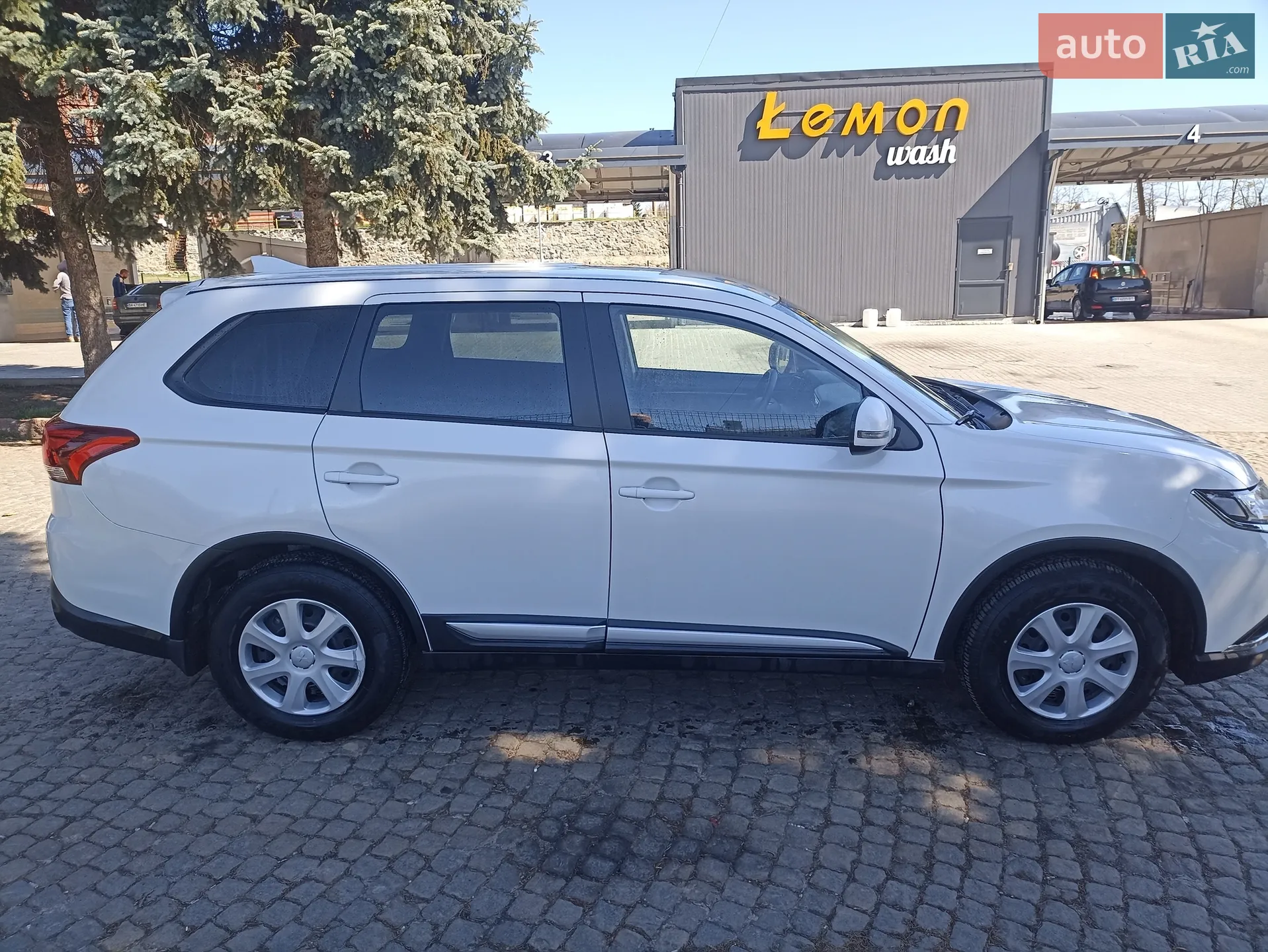 2019 Mitsubishi Outlander - мініатюра 2