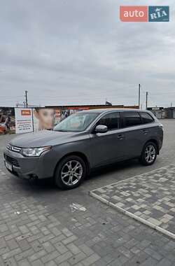 Внедорожник / Кроссовер Mitsubishi Outlander 2013 в Киеве